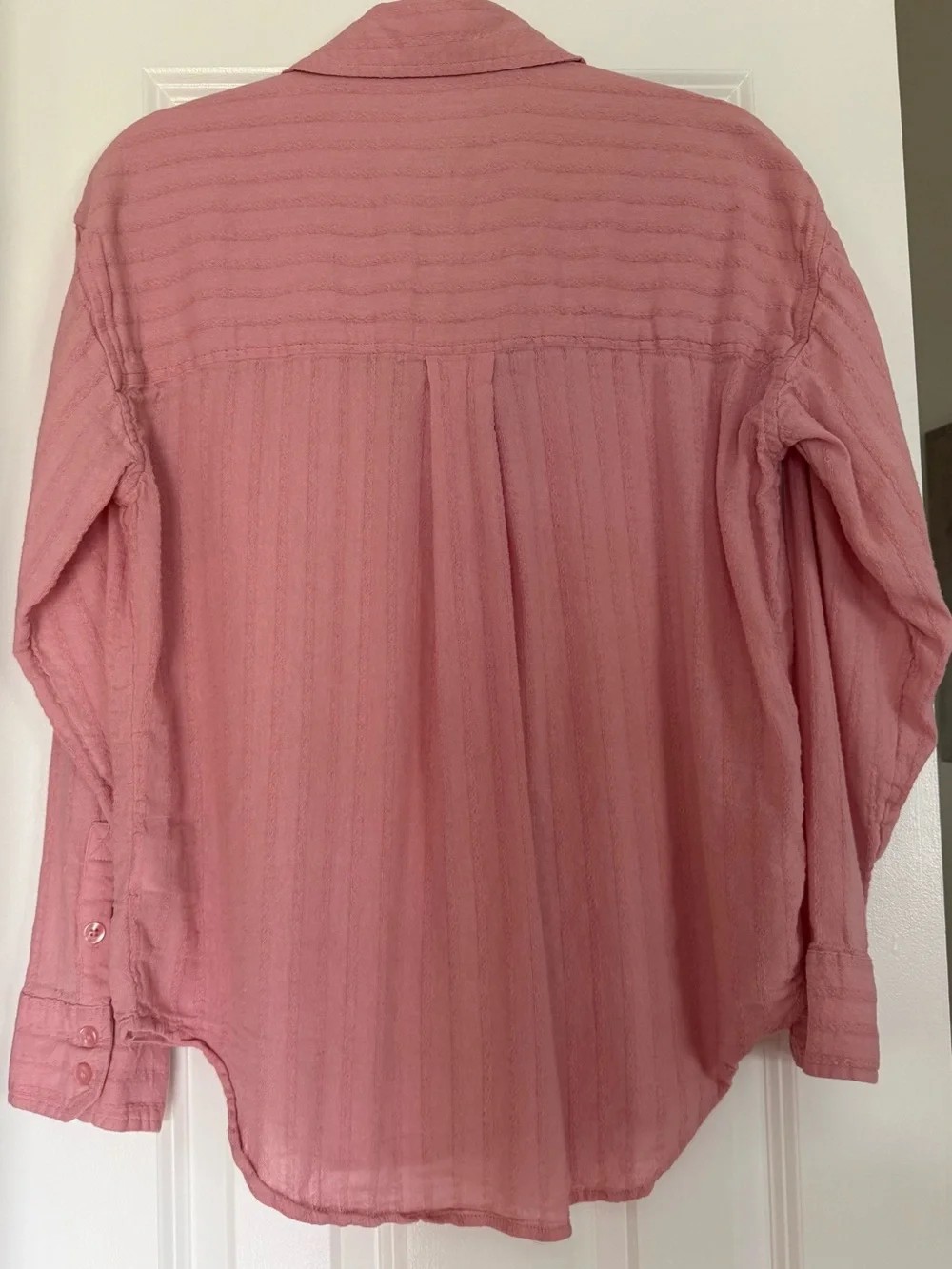 American Eagle Outfitters Women’s Casual Button-Down Shirt in Dusty Pink